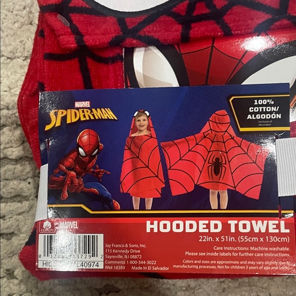 Spiderman Red Hooded Towel for Kids NWT - Picture 2 of 7